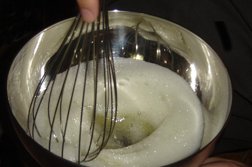 Est-ce grave si je laisse du jaune d’œuf dans mes blancs en neige ?