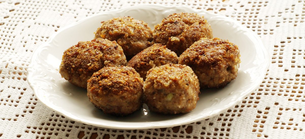 Boulettes de bœuf, épinards, menthe et féta