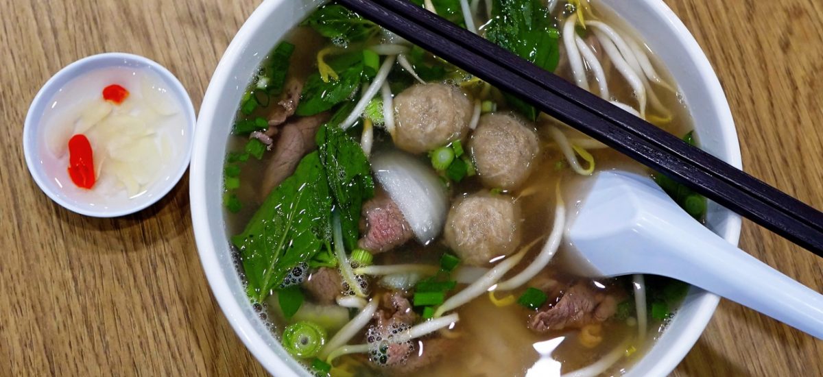 Bouillon japonais au miso et boulettes de poulet