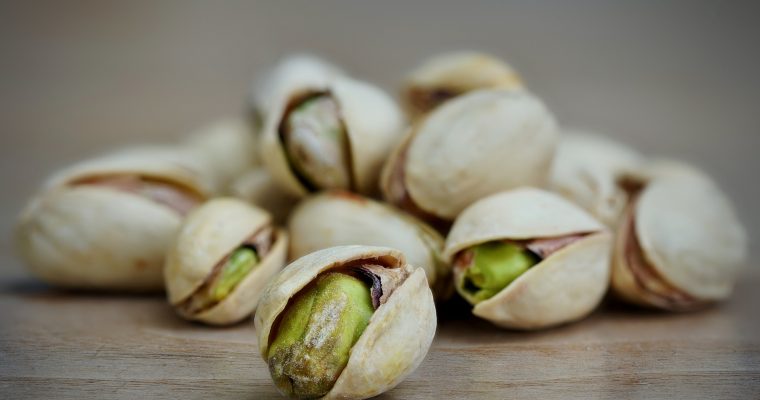 Gâteau aux abricots secs, pistaches et chocolat blanc