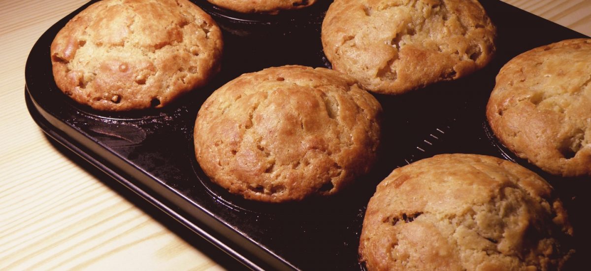 Muffin ricotta, poivrons rôtis et basilic
