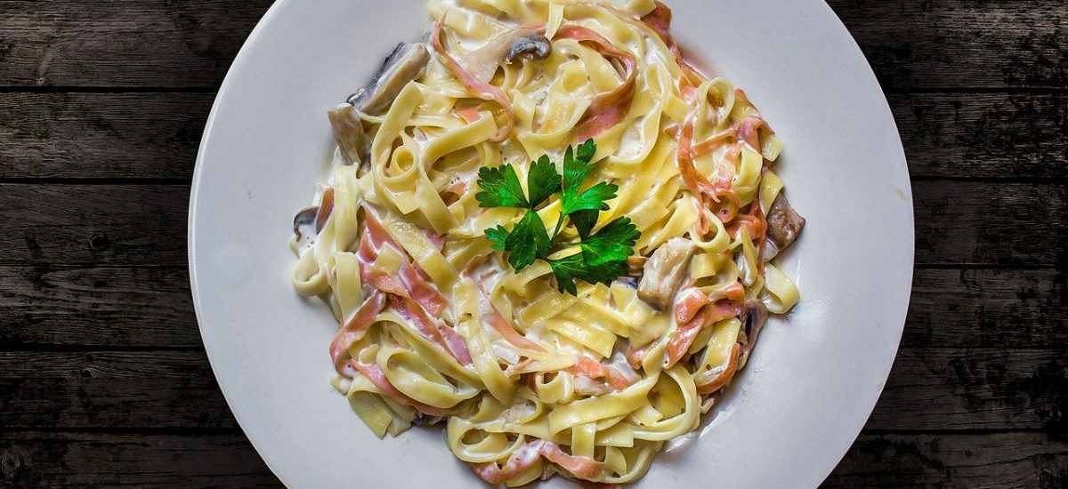 Tagliatelles aux noisettes concassées et aux Herbes