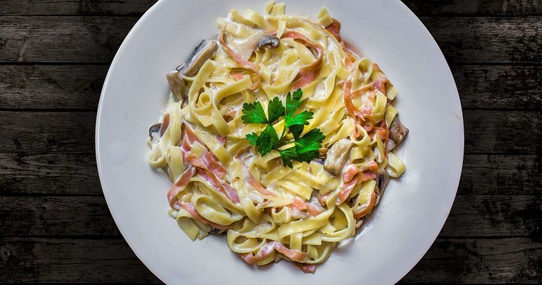 Tagliatelles aux noisettes concassées et aux Herbes