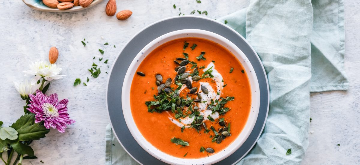 Soupe à la citrouille à la noix de coco et pâte de curry rouge