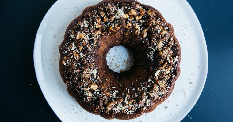Bundt aux pruneaux, noix et chocolat noir