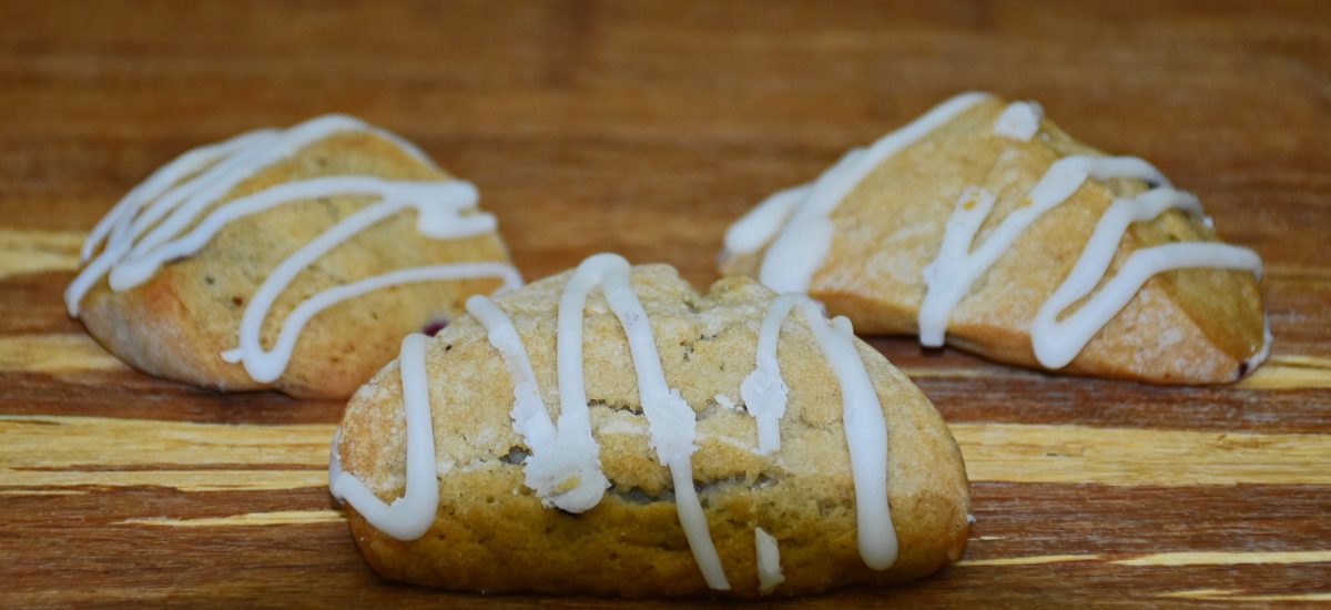 Scones à la lavande, citron et pavot
