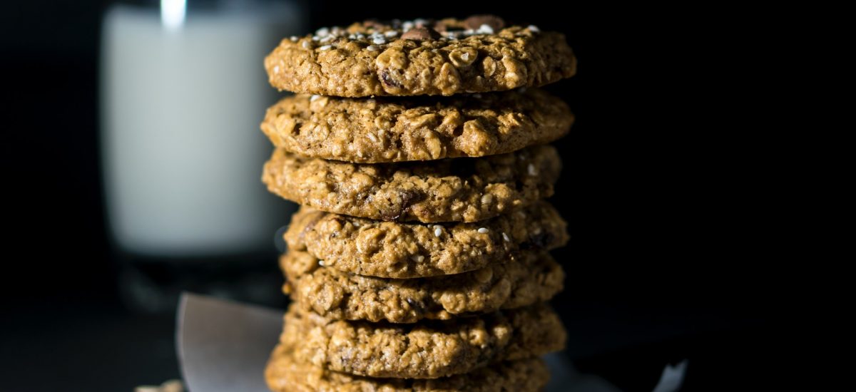 Biscuits avoine, chocolat blanc, noix et rhubarbe