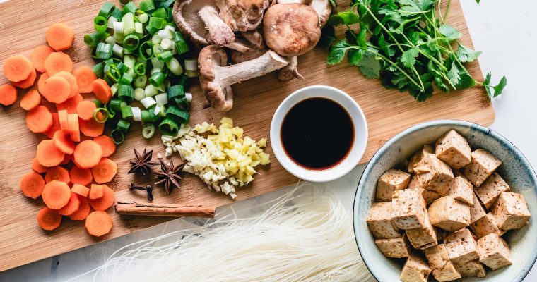 Nouilles épicées au tofu émietté et à l’ail