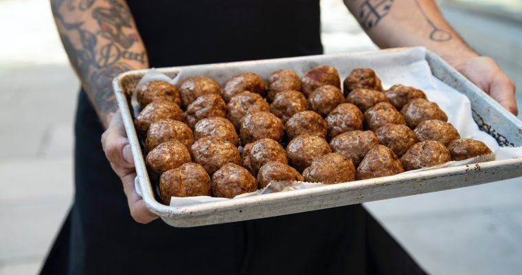 Boulettes de bœuf à l’origan, kimchi et ricotta