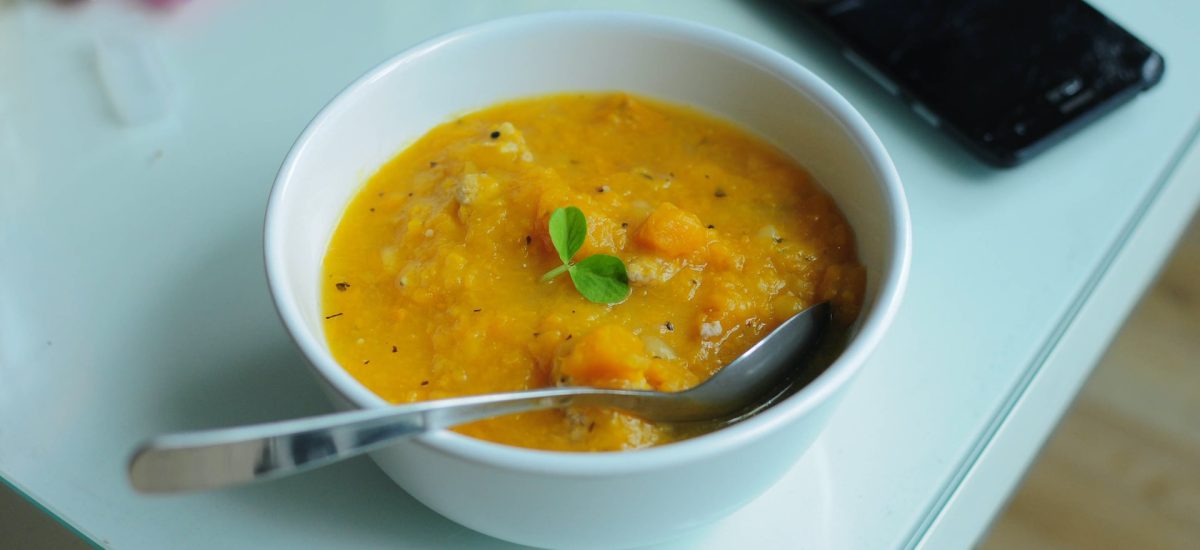 Soupe de carottes, graines de fenouil et lentilles corail (rouges)