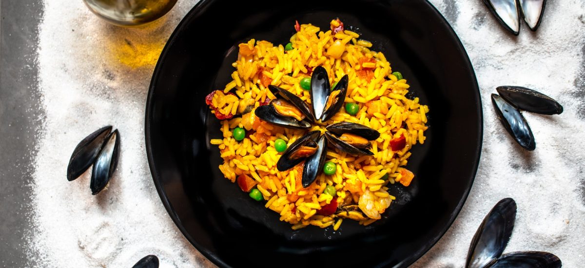 Riz épicé au poisson, lait de coco et gingembre