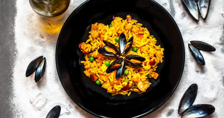 Riz épicé au poisson, lait de coco et gingembre