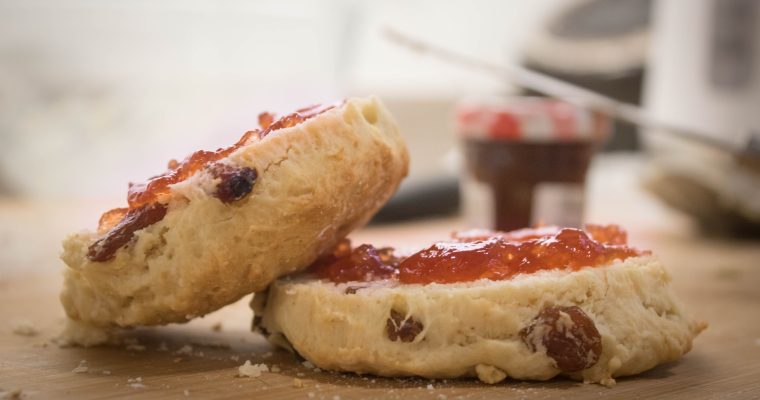 Scones aux dattes, à l’orange et cannelle