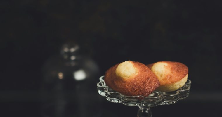 Madeleines aux noix et au roquefort