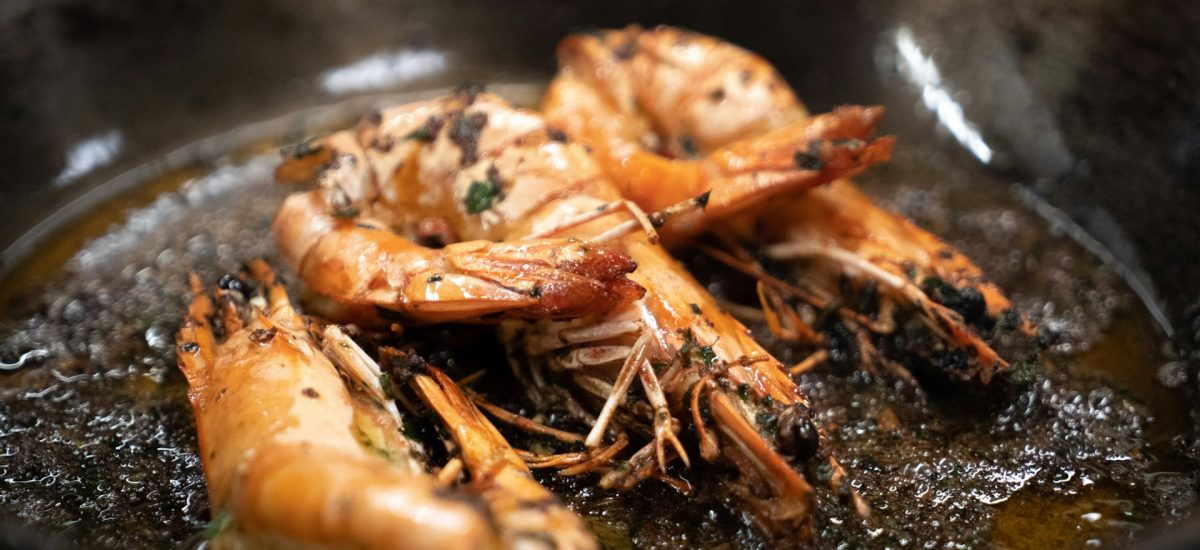 Crevettes rôties à l’ail, basilic et anis