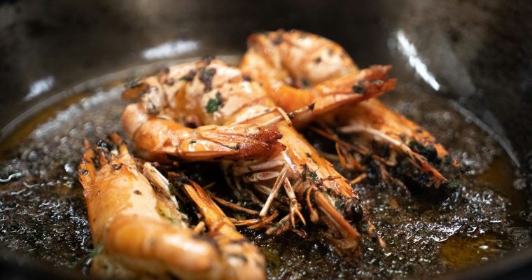 Crevettes rôties à l’ail, basilic et anis